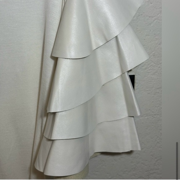 Winter White Leather Tiered
Short Sleeve Blouse Medium - Picture 3 of 10